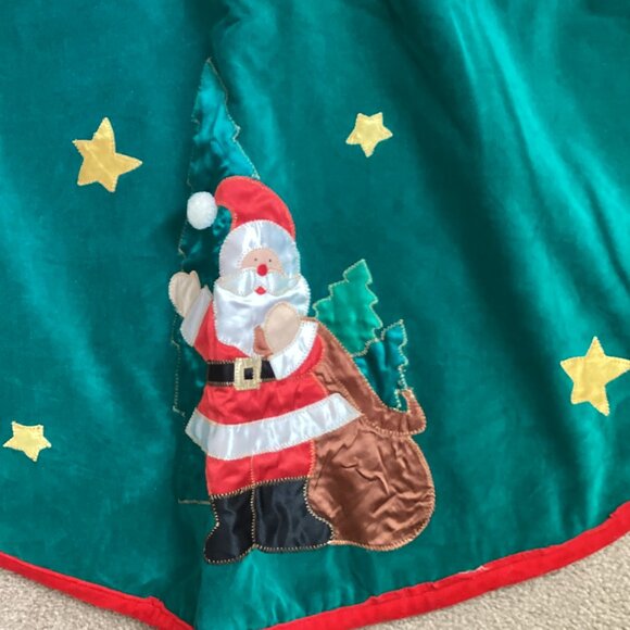 Christmas Tree Green Red Tree Base Cover Skirt With Santa - Picture 2 of 4